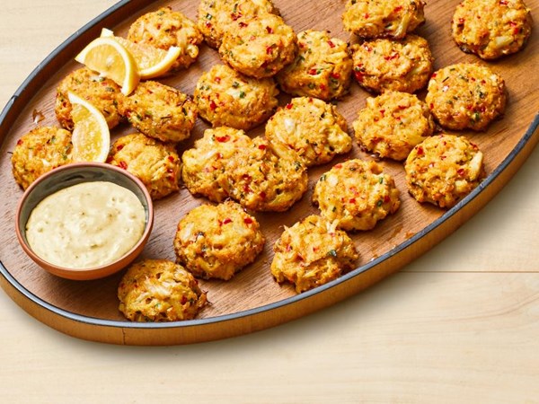 Crab cakes with Old Bay donkey sauce