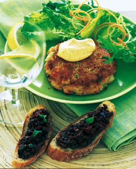 Crab cakes with red chili mayonnaise