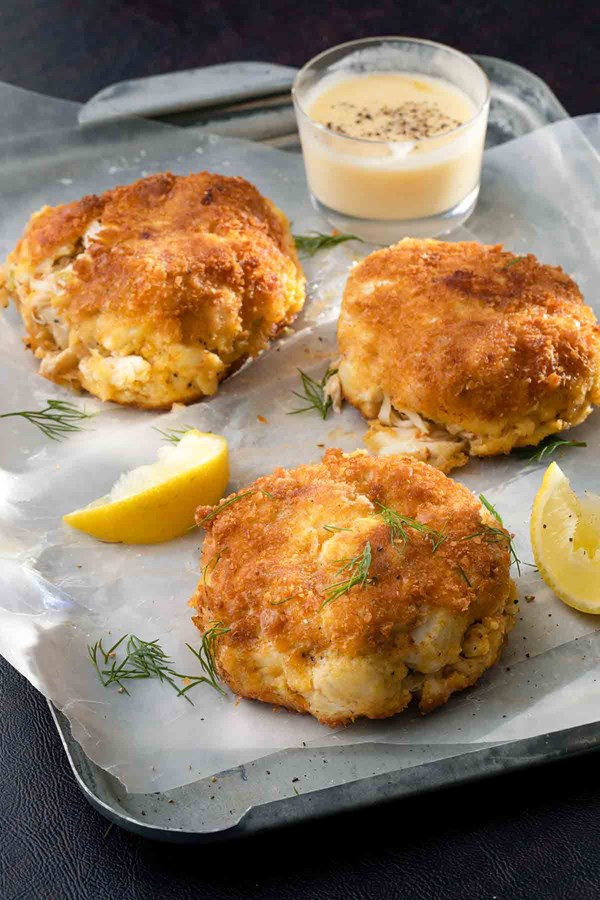 Crab cakes with Ritz crackers