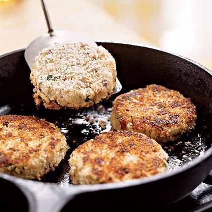 Crab cakes with roasted vegetables with tangy butter sauce