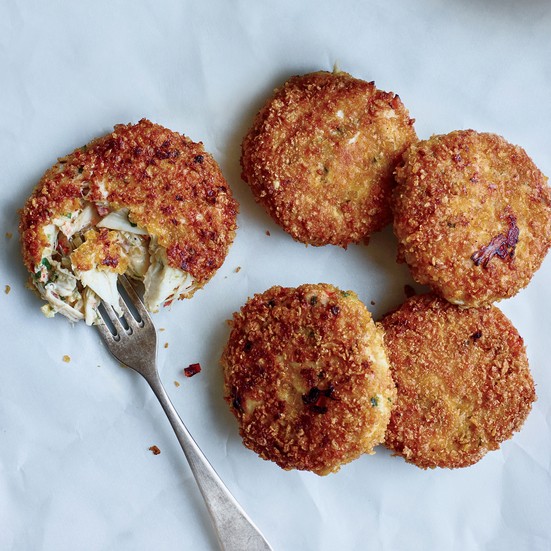 Crab cakes with smoky onion remoulade