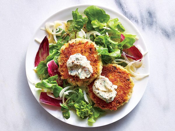 Crab cakes with spicy rémoulade 