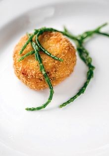 Crab cakes/pickled samphire