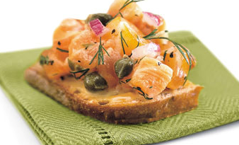Crab crostini with chives and crème fraîche