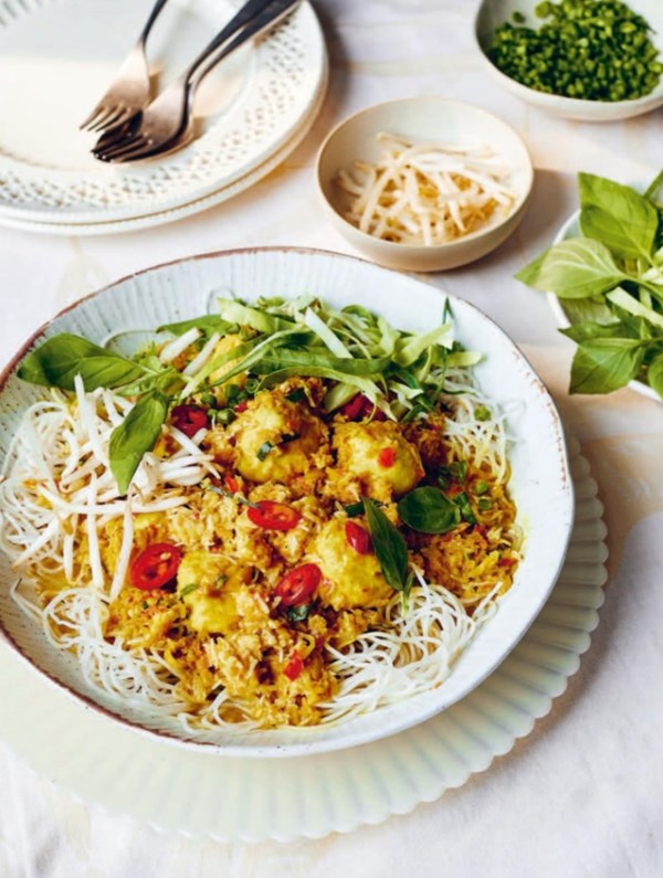 Crab curry (Kanom jeen nam ya puu)