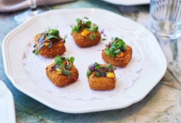 Crab fritters with spicy mayo