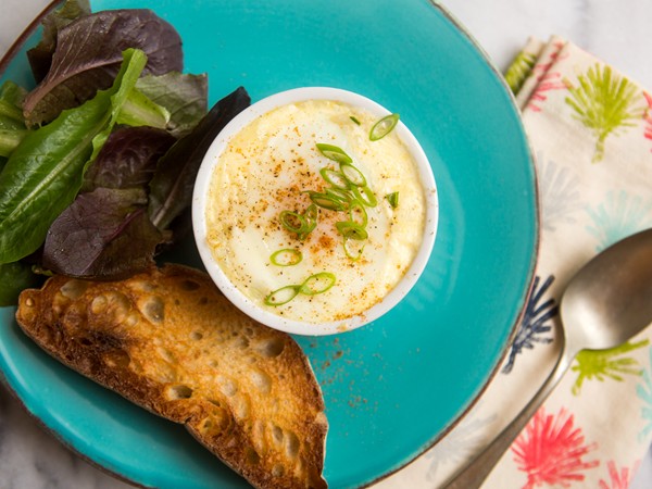 Crab imperial eggs en cocotte