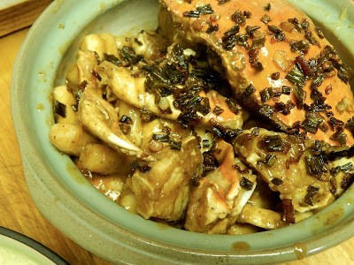 Crab in bean sauce with rice cakes (Jiàngbào pángxiè nián’gāo / 醬爆螃蟹年糕)