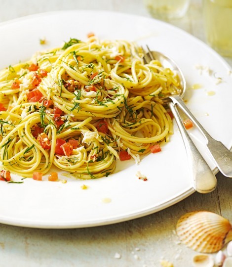 Crab linguine with parsley and chilli