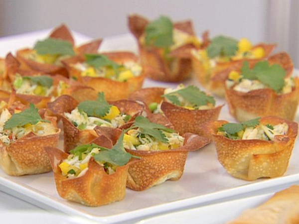 Crab salad in crisp wonton cups