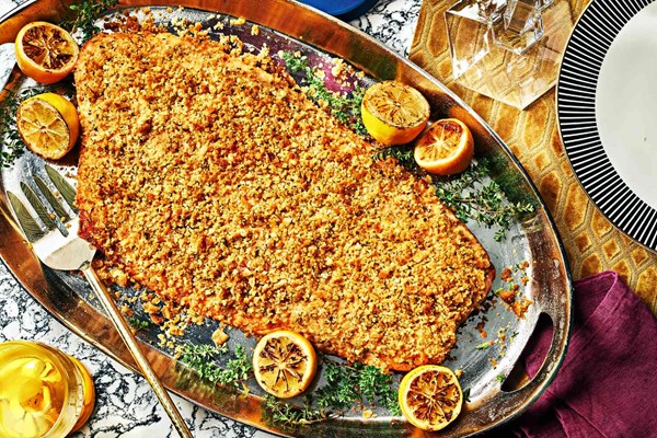 Cracker-crumbled fillet of salmon