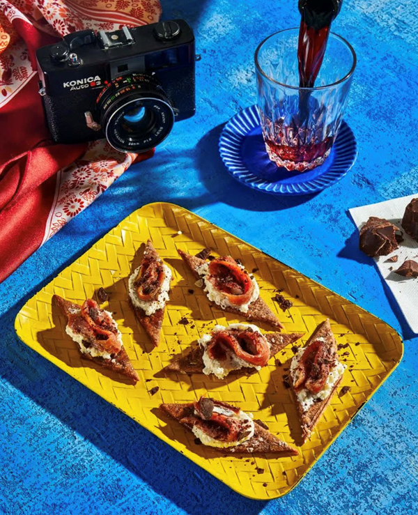 Crackers with anchovies, dark chocolate, and ricotta (Cracker con acciughe, cioccolato fondente & ricotta)