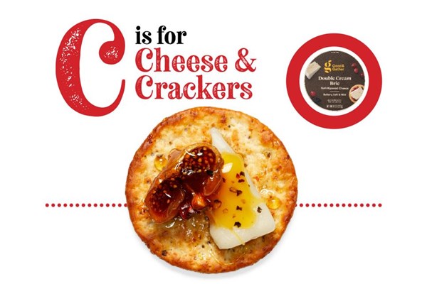 Crackers with figs and Brie