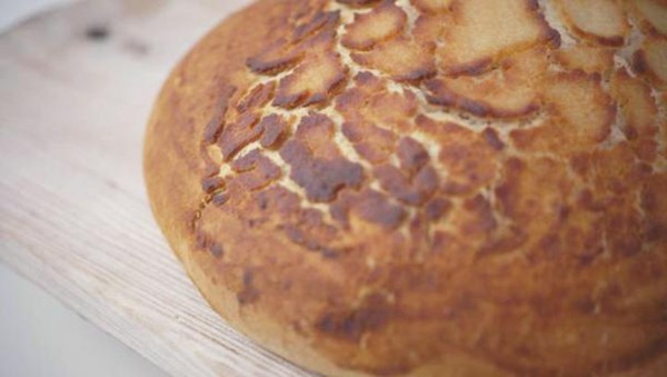 Crackle-top bread