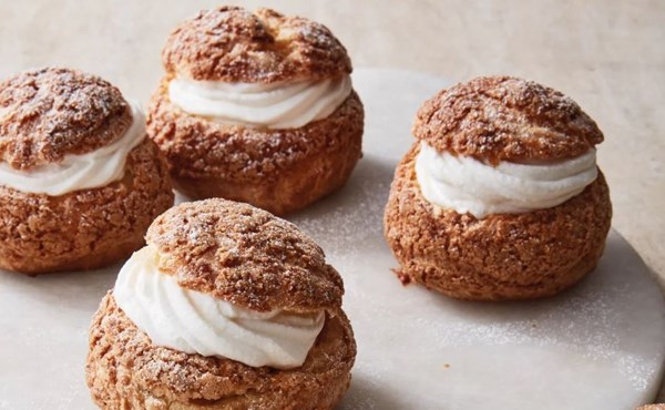 Crackle-top cream puffs