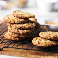 Crackled ginger oat cookies