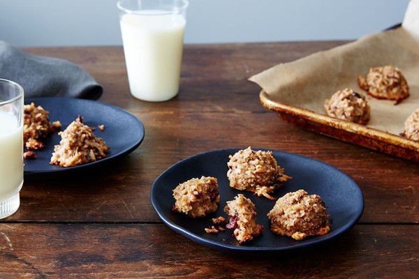 Cracklin' coconut cherry macaroons