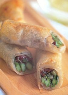 Crackling rice-paper asparagus rolls