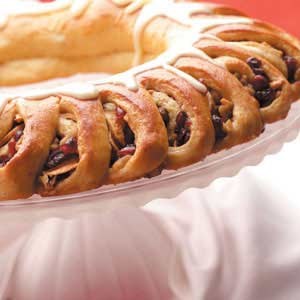Cran-apple tea ring