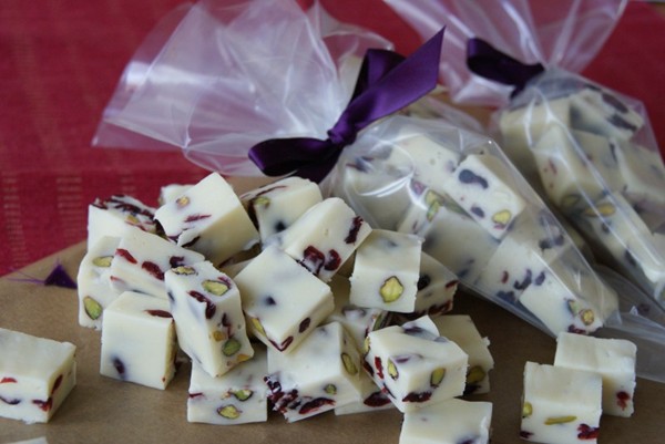 Cranberry & pistachio snow bites