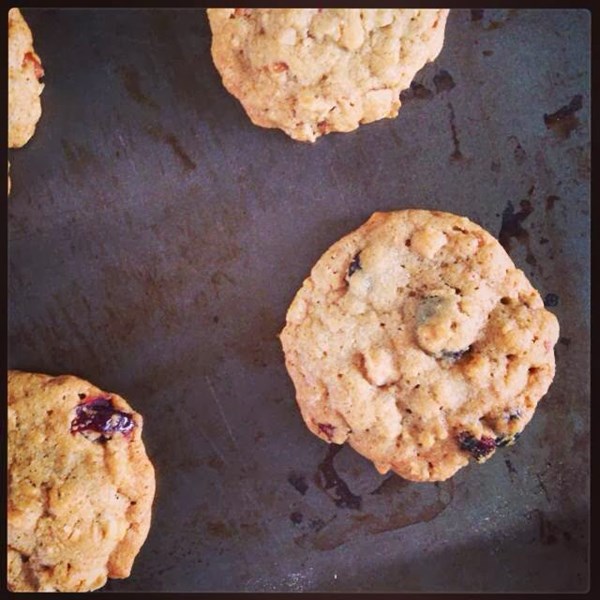 Cranberry almond oatmeal cookies
