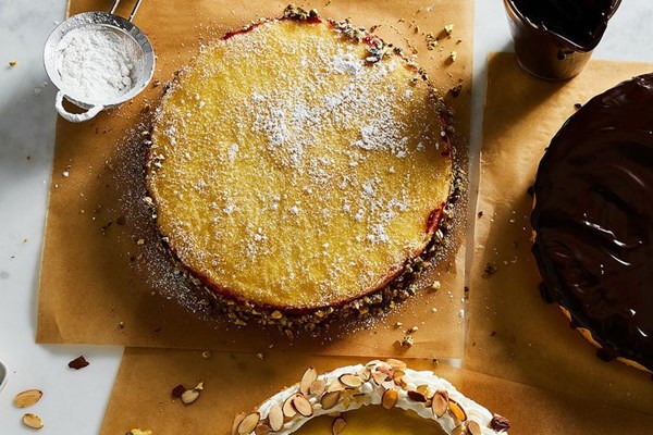 Cranberry cream sponge cake with pistachios