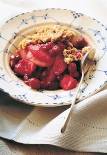 Cranberry crumble with fall fruits