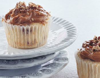 Cranberry cupcakes with dulce de leche pecan frosting