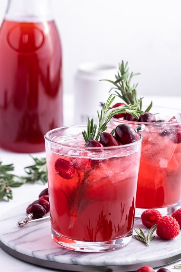 Cranberry gin spritzer