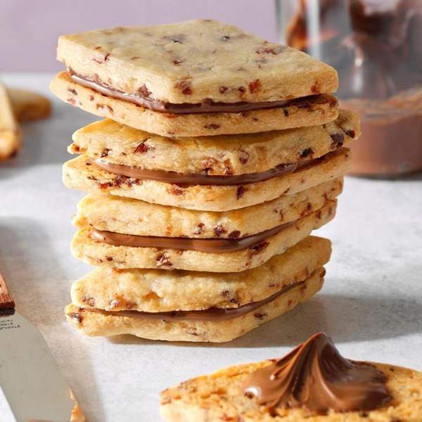 Cranberry Nutella sandwich cookies