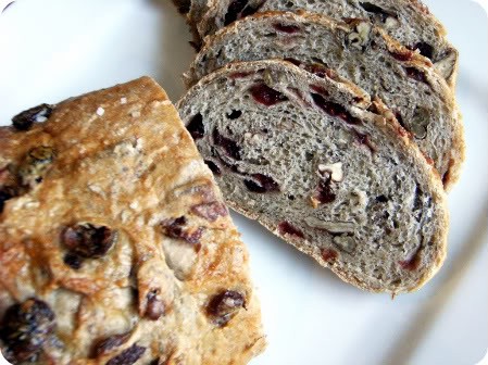 Cranberry-pecan rye bread