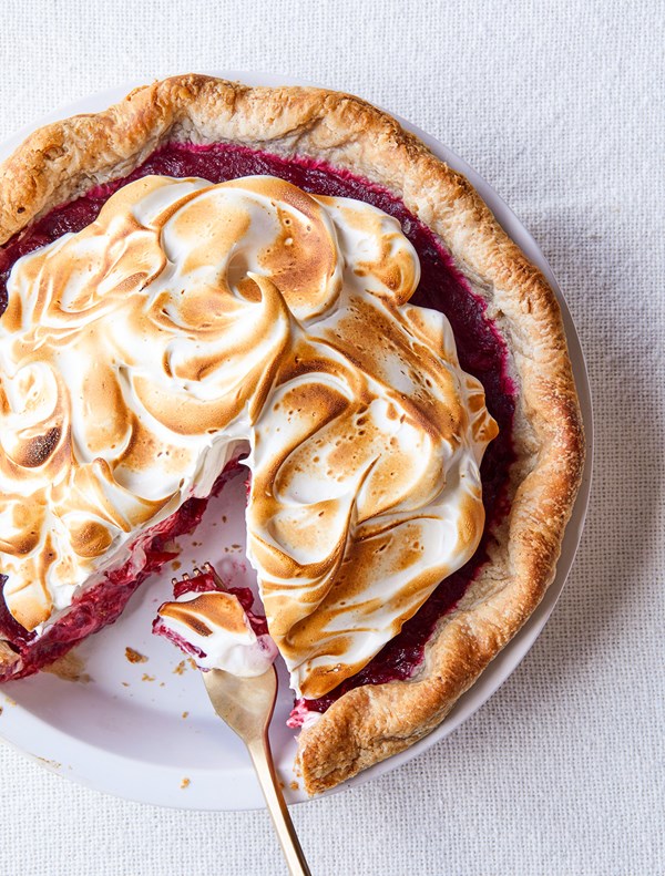 Cranberry pie with honey meringue