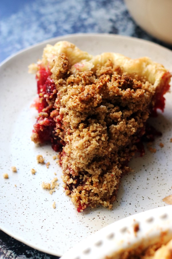 Cranberry pie with oat-pecan crumble