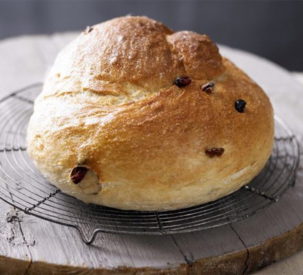 Cranberry, raisin and pecan knot
