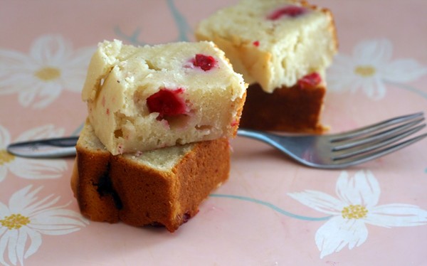 Cranberry-ricotta cake