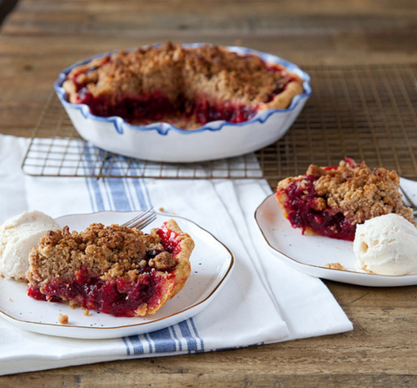 Cranberry streusel pie