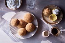 Craquelin-topped cream puffs