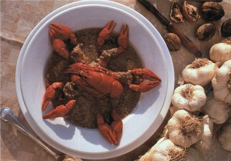 Crayfish in garlic and walnut sauce (Karavides skordalia)