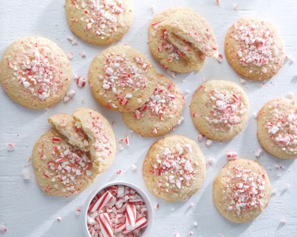 Cream cheese-stuffed vanilla peppermint cookies