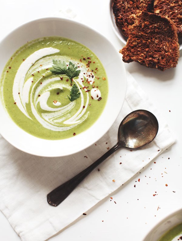 Cream of broccoli and cashew soup