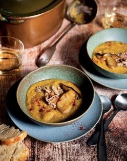 Cream of porcini soup with chicken [Thomas Jelen]