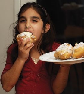 Cream puffs (Nan-e khamehi)