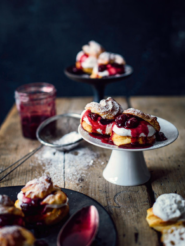 Cream puffs with berry compote