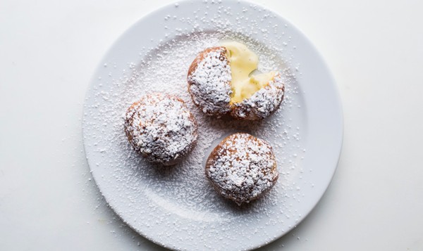 Cream puffs with vanilla pastry cream