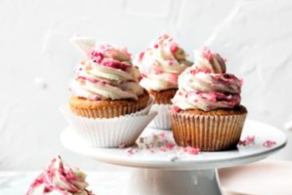 Cream soda and raspberry cupcakes