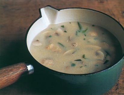 Creamed chicken broth with St George's mushrooms