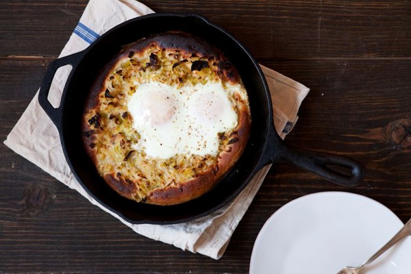 Creamed leek and egg skillet pizza