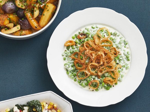 Creamed peas with fried shallots