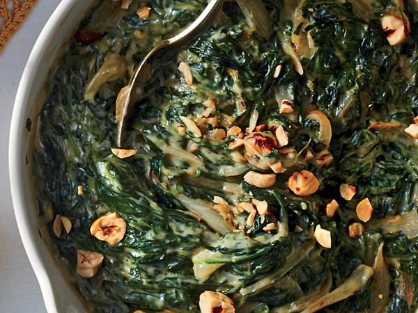 Creamed spinach with hazelnuts