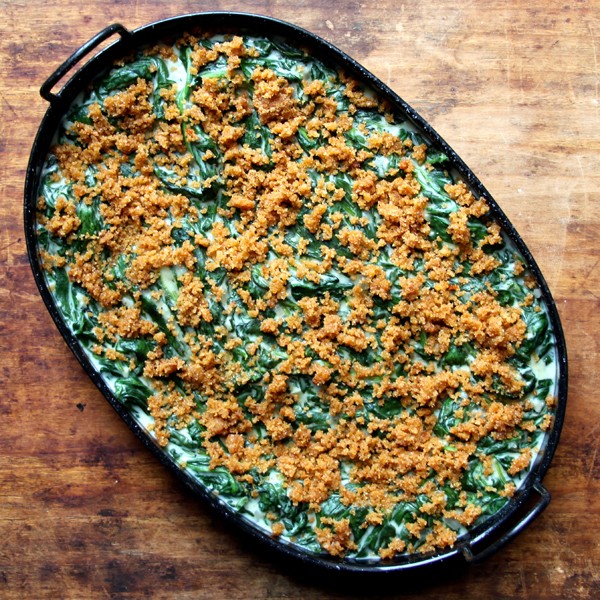 Creamed spinach with spiced bread crumbs